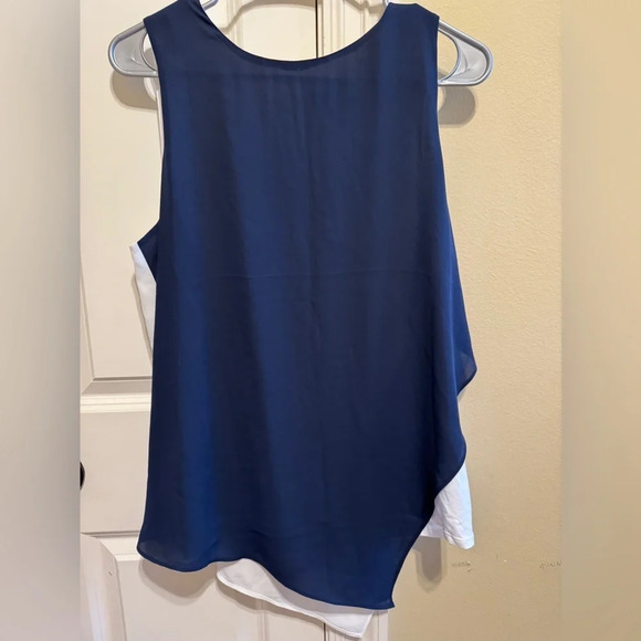White House Black Market Navy White Asymmetrical Sleeveless Top Sz M - Picture 3 of 10